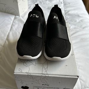 Youth APL shoes size 2 brand new unisex